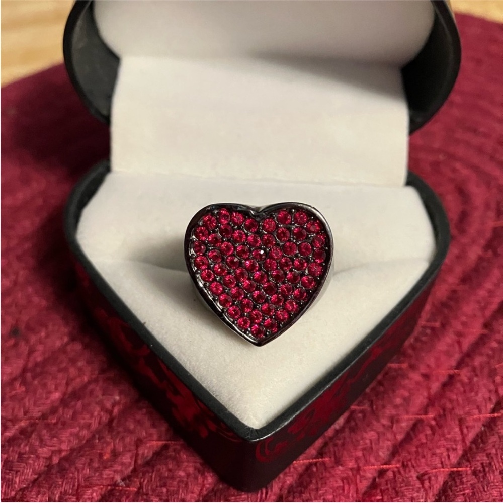 GUESS♥️ Y2K Heart-Shaped Red Gemstone Ring
